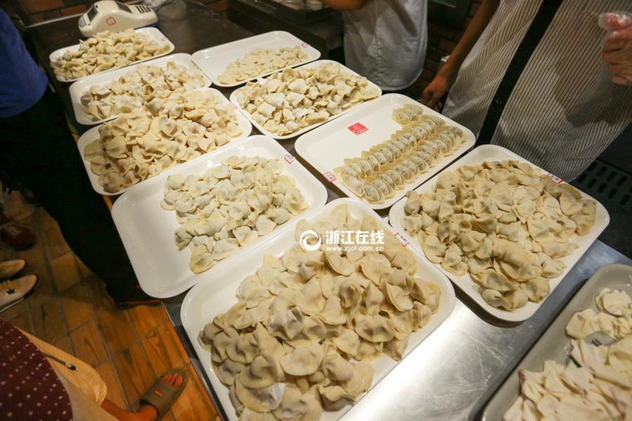 Insólito: Universidade chinesa decora refeitório de forma criativa