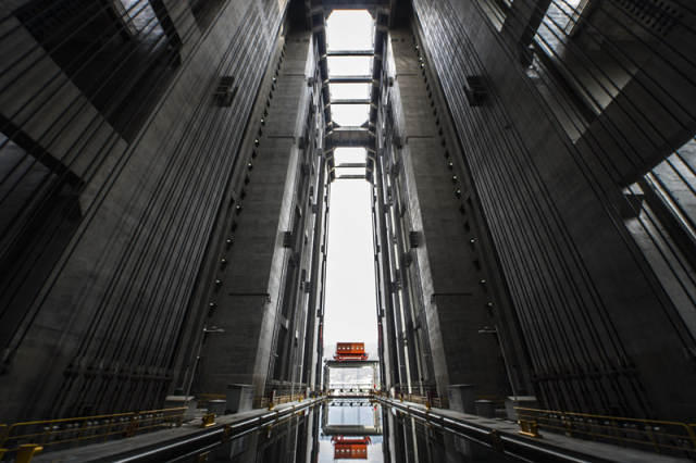 Maior elevador de navios do mundo inicia opera??o na Represa das Três Gargantas da China