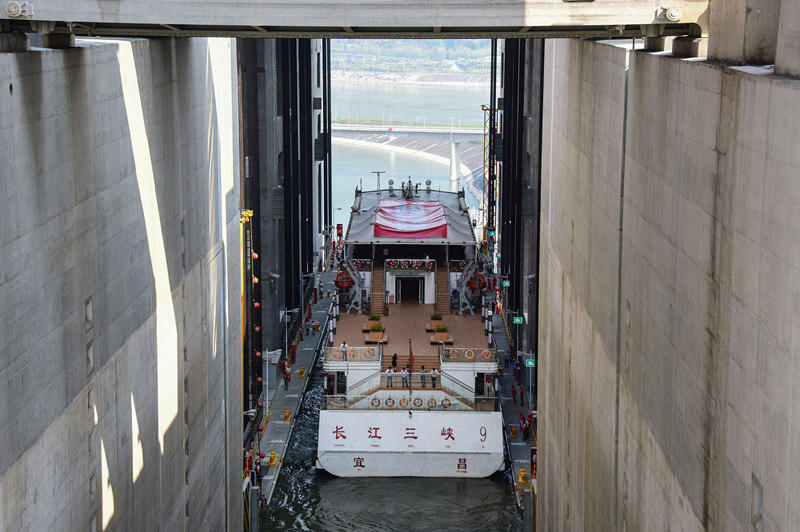 Maior elevador de navios do mundo inicia opera??o na Represa das Três Gargantas da China