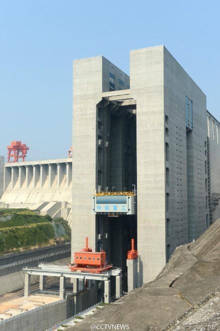 Maior elevador de navios do mundo inicia opera??o na Represa das Três Gargantas da China