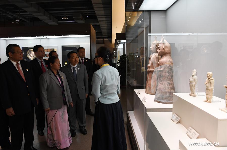 1a Exposi??o Cultural Internacional da Rota da Seda é realizada em Dunhuang