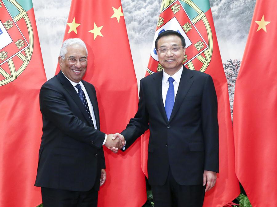 Li Keqiang encontra-se com premiê português