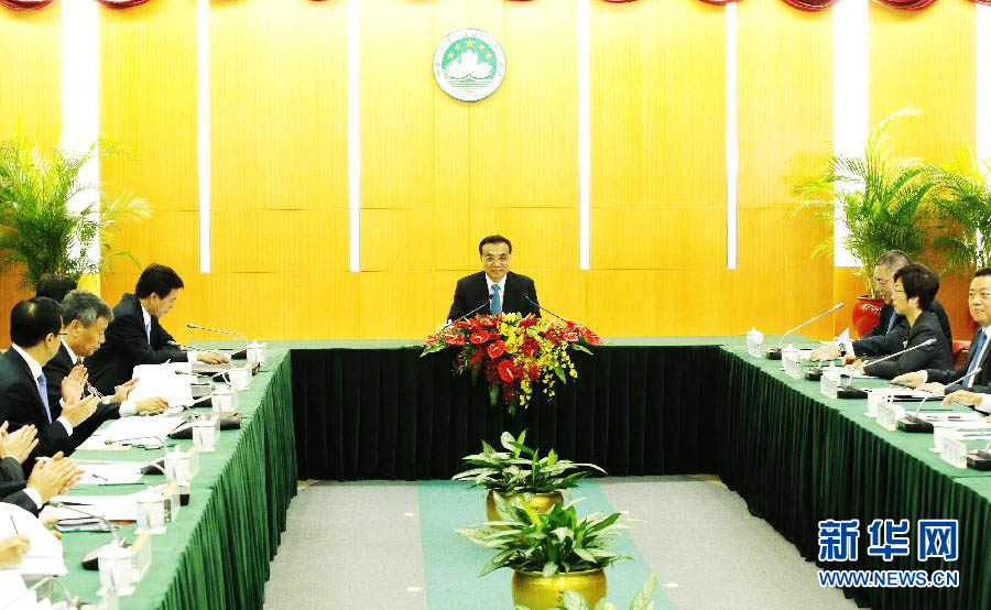 Li Keqiang inspeciona sede do governo da Regi?o Administrativa Especial de Macau