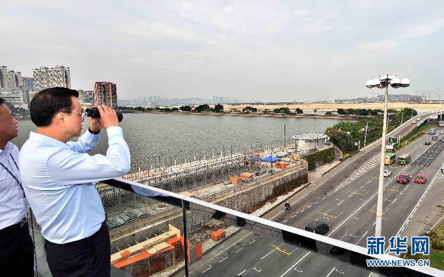 Li Keqiang inteira-se da situa??o da constru??o da Ponte Hong Kong-Zhuhai-Macau