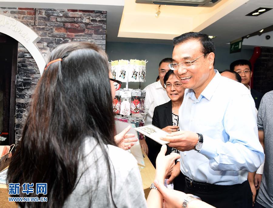 Primeiro-ministro Li Keqiang inspeciona Macau