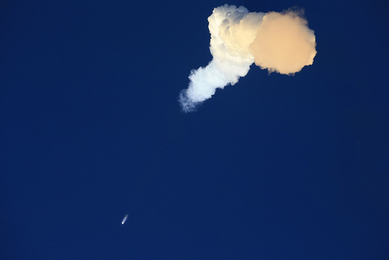 China envia nave espacial tripulada Shenzhou 11 para órbita