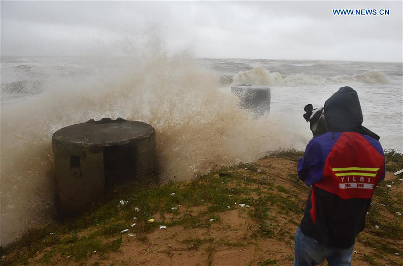 Tuf?o Sarika atinge Hainan