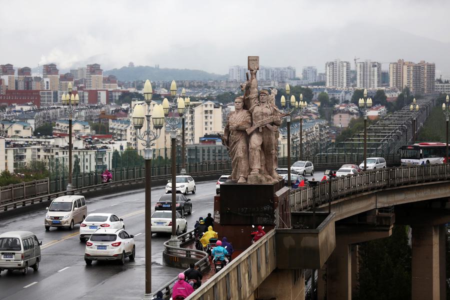 Ponte de 48 anos no rio Yangtzé será submetida a repara??o de grande escala