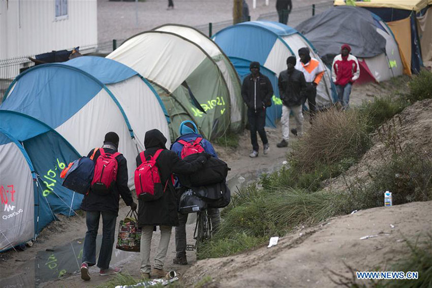 Fran?a inicia evacua??o de campo de refugiados em Calais