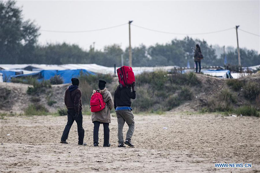 Fran?a inicia evacua??o de campo de refugiados em Calais