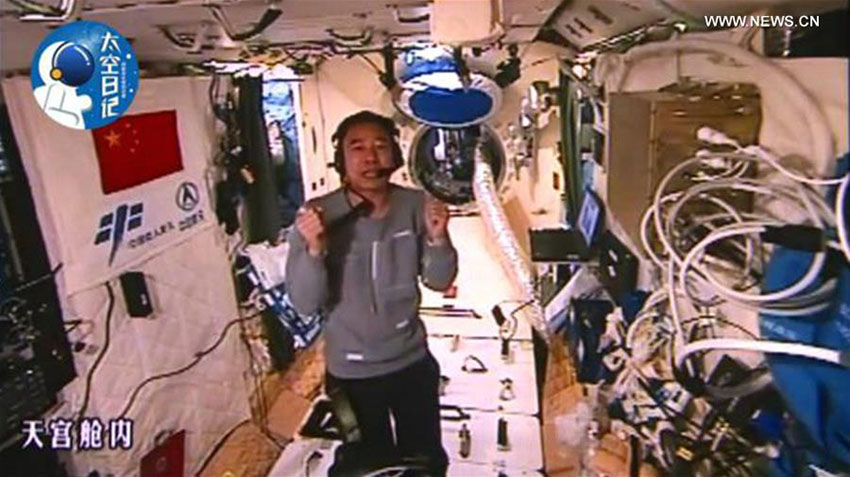 Diário de astronauta chinês no espa?o: vestindo um traje espacial