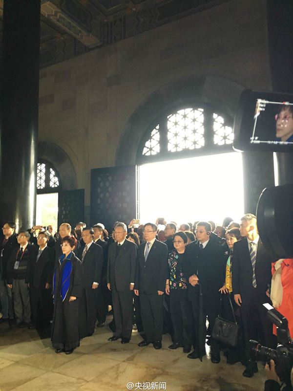 Líder do KMT de Taiwan paga tributo à Sun Yat-sen