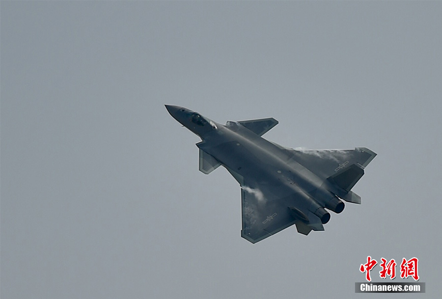 Ca?as J-20 se destacam no Show Aéreo da China
