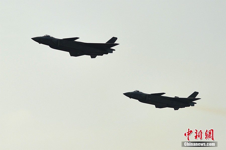 Ca?as J-20 se destacam no Show Aéreo da China