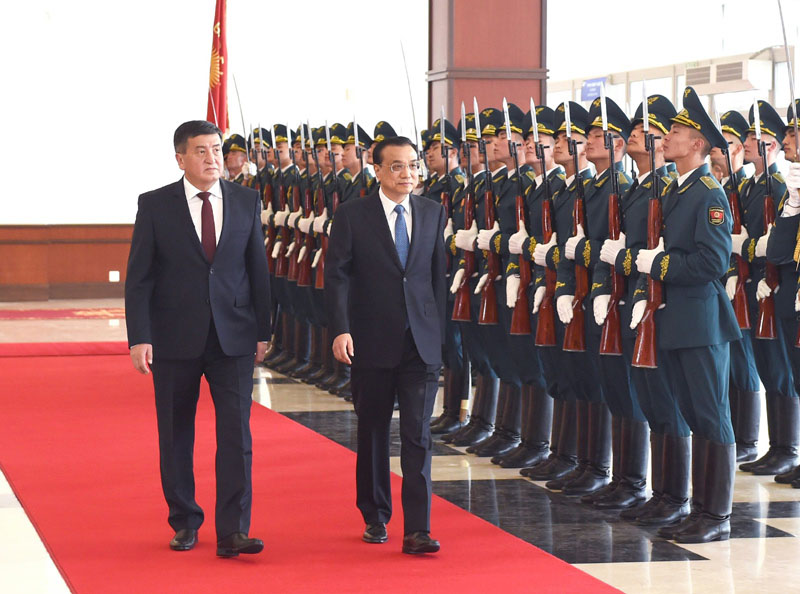 Primeiro-ministro chinês chega ao Quirguist?o para visita oficial e reuni?o da OCS