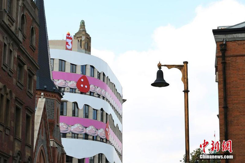 Decora??o na fachada de loja de bolos em Shanghai causa controvérsia