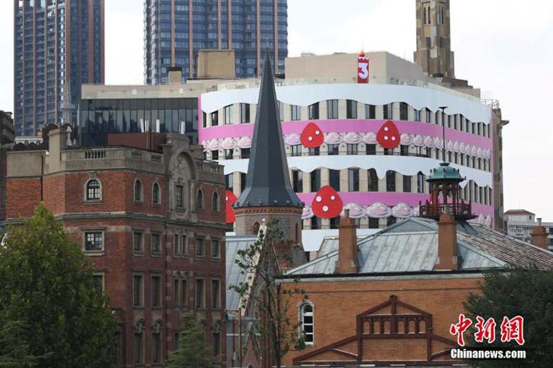 Decora??o na fachada de loja de bolos em Shanghai causa controvérsia