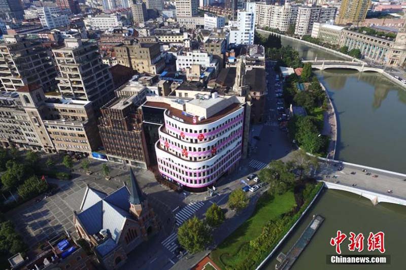 Decora??o na fachada de loja de bolos em Shanghai causa controvérsia