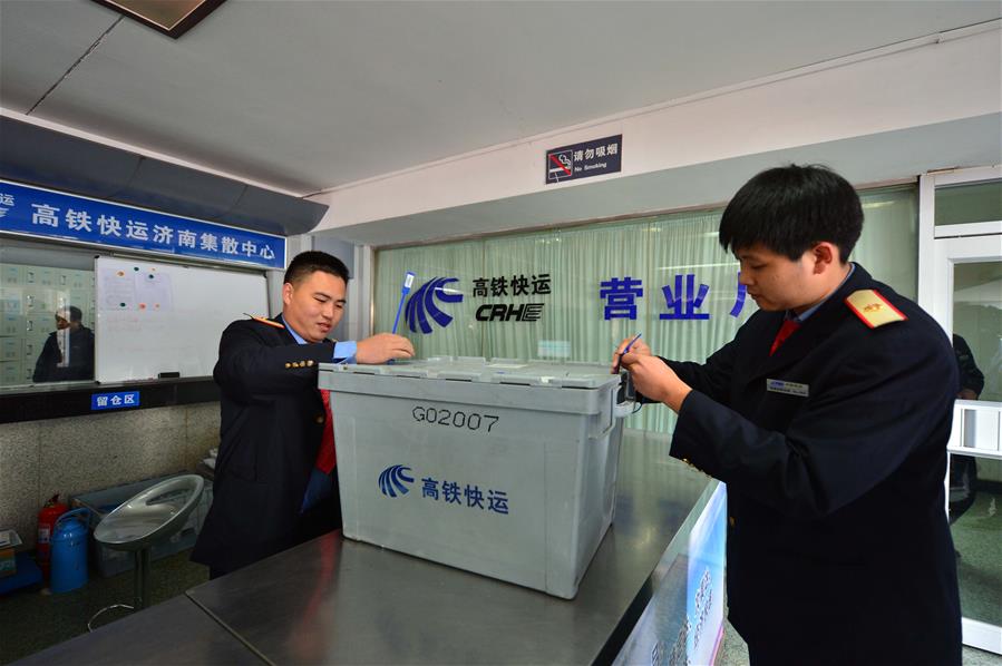 China Railway Express come?a a enviar encomendas expressas no Dia dos Solteiros