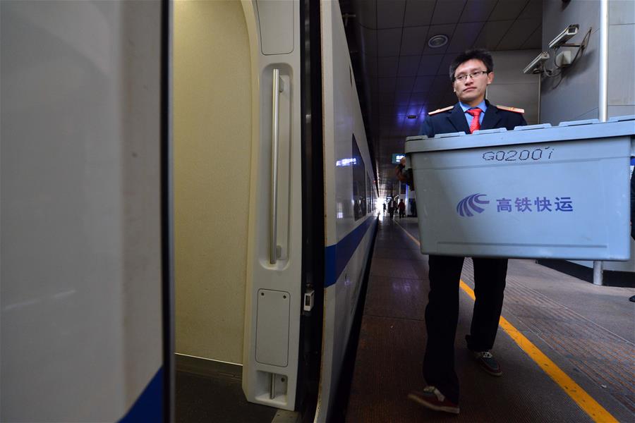 China Railway Express come?a a enviar encomendas expressas no Dia dos Solteiros