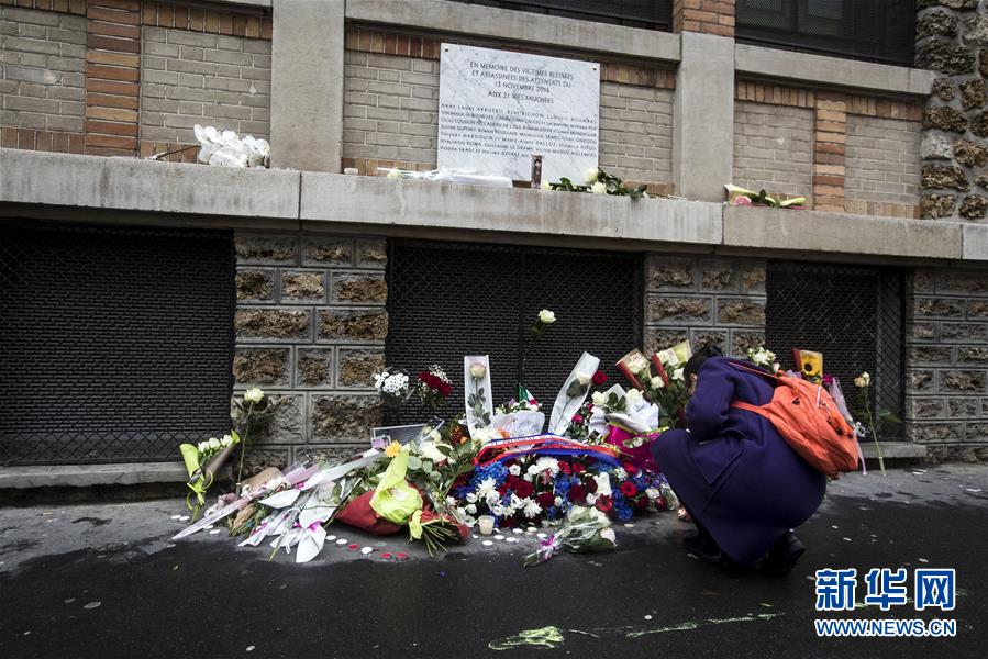 Fran?a homenageia vítimas dos ataques terroristas em Paris, um ano depois