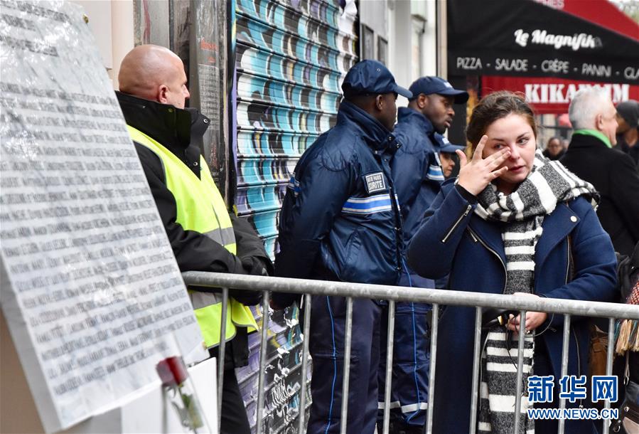 Fran?a homenageia vítimas dos ataques terroristas em Paris, um ano depois
