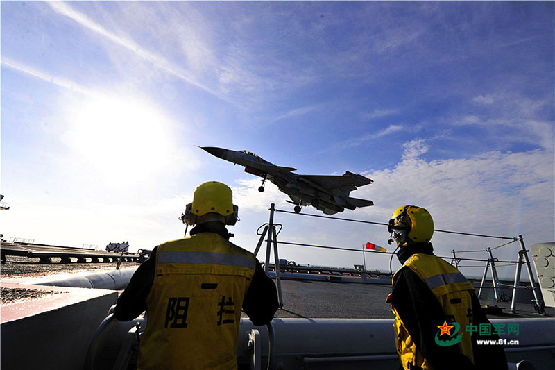 China publica fotos documentais dos treinos a bordo do porta-avi?es Liaoning