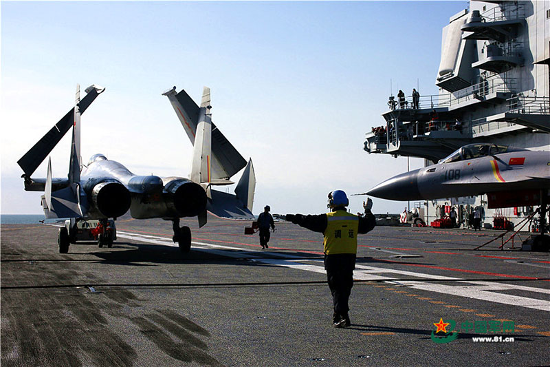 China publica fotos documentais dos treinos a bordo do porta-avi?es Liaoning