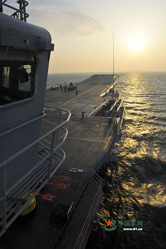 China publica fotos documentais dos treinos a bordo do porta-avi?es Liaoning