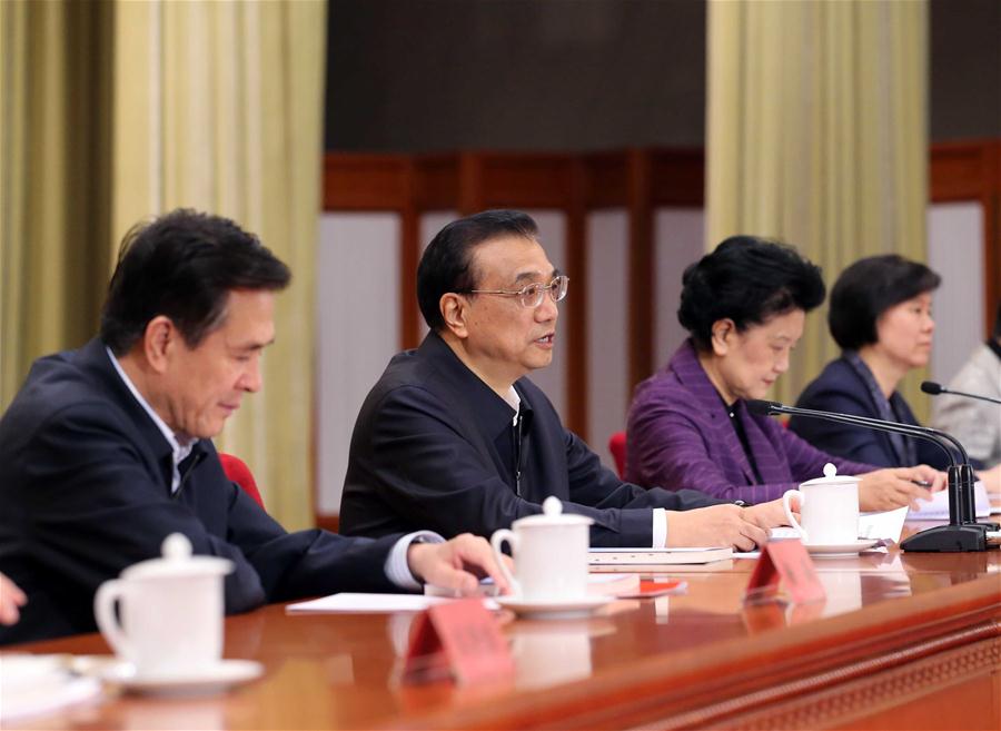 Premiê chinês pede esfor?os contínuos para proteger mulheres e crian?as
