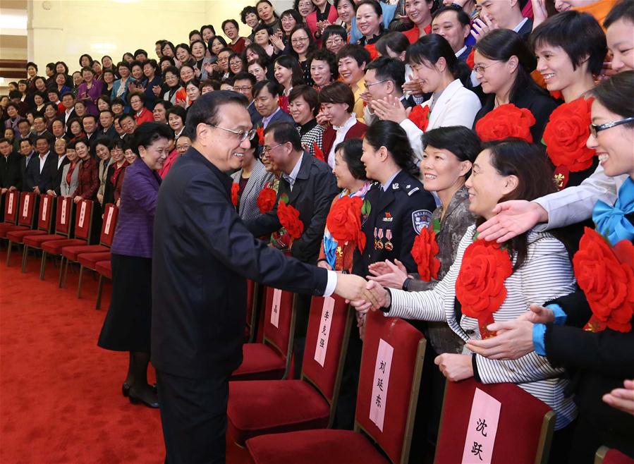 Premiê chinês pede esfor?os contínuos para proteger mulheres e crian?as