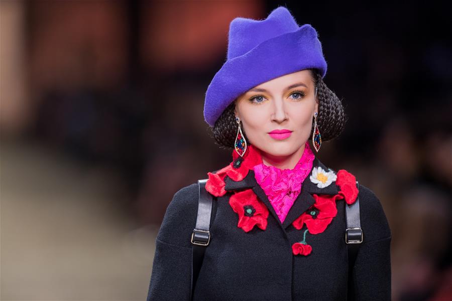 Desfile de moda da Cole??o Primavera/Ver?o de 2017 é realizado na Lituania