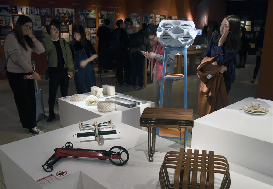 Exposi??o sobre disciplina do design é realizada em Hangzhou