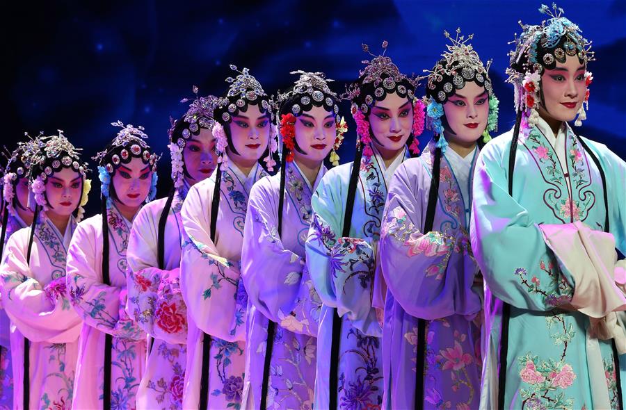 Apresenta??o de óperas tradicionais chinesas é realizada em Lima
