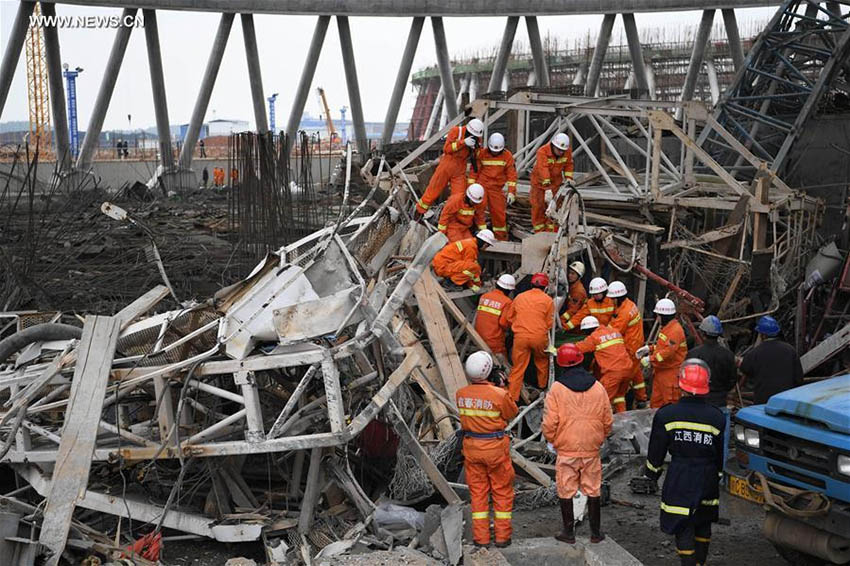 Colapso de equipamento de constru??o deixa pelo menos 40 mortos no leste da China