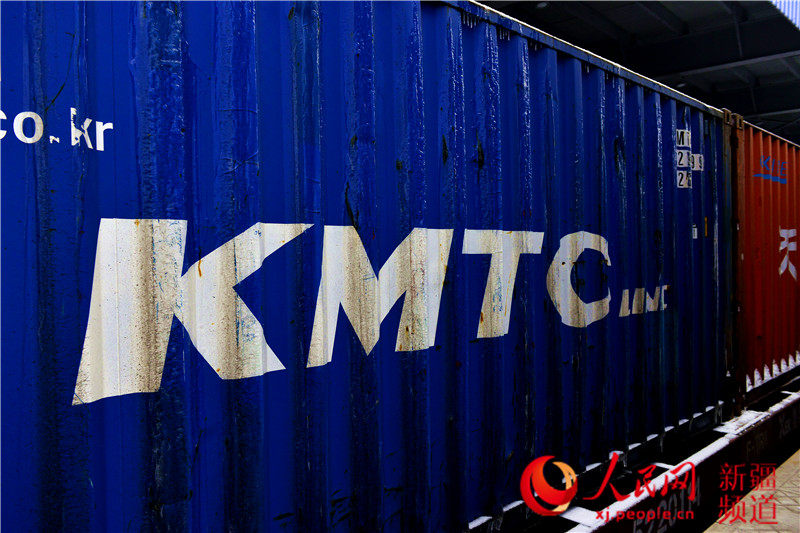 Xinjiang lan?a servi?o de trem de cargas diário à ásia Central