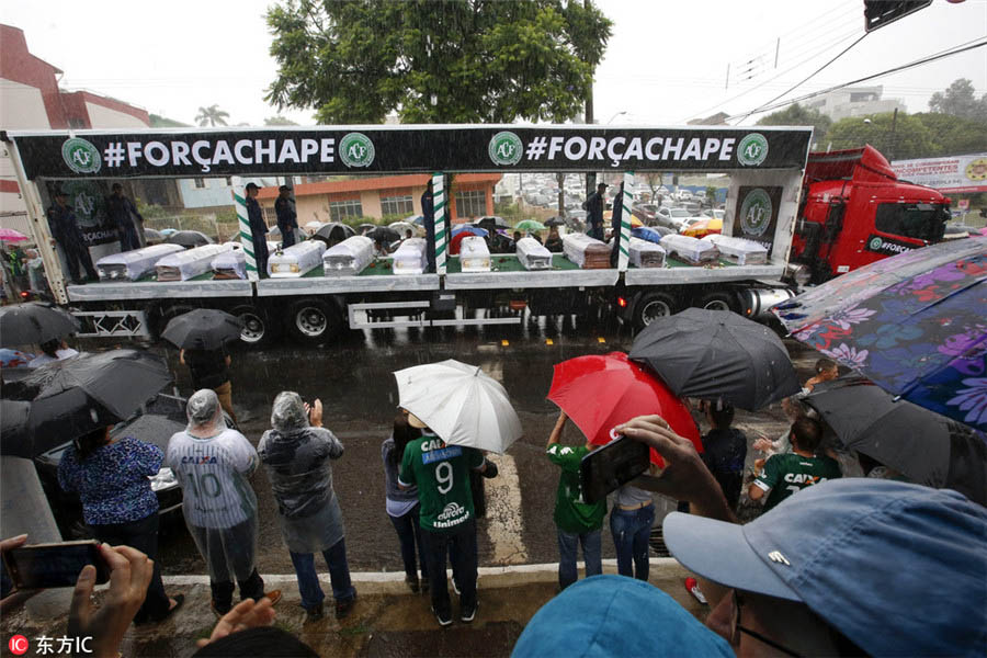 Brasil presta última homenagem aos jogadores e técnicos do Chapecoense