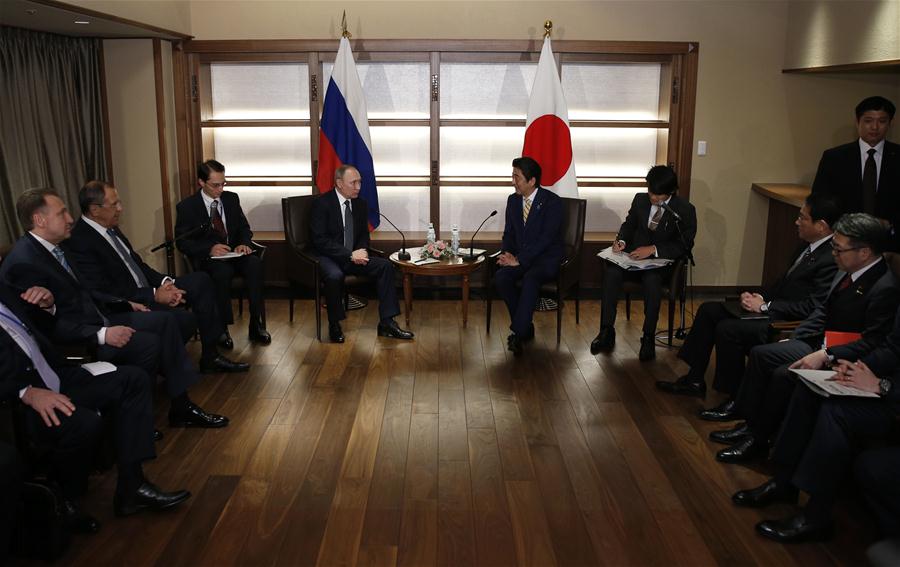 Putin e Abe reunidos para debater disputa territorial e coopera??o econ?mica
