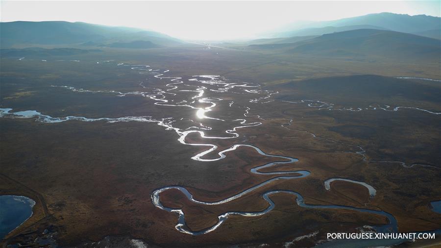 Paisagem do pantano em Maqu de Gansu