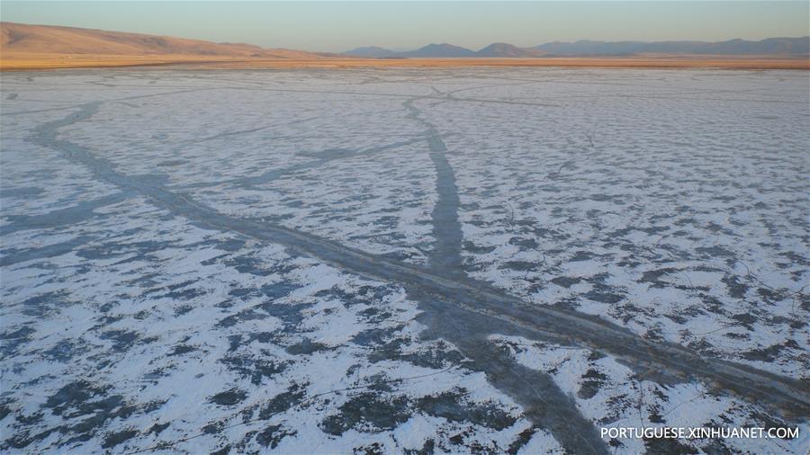 Paisagem do pantano em Maqu de Gansu