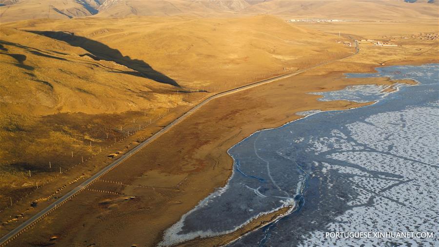 Paisagem do pantano em Maqu de Gansu