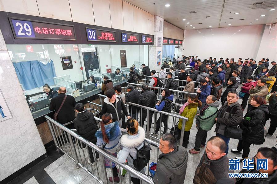 Reserva de passagens de trens para temporada de viagens no feriado do Ano-Novo Chinês come?a na China