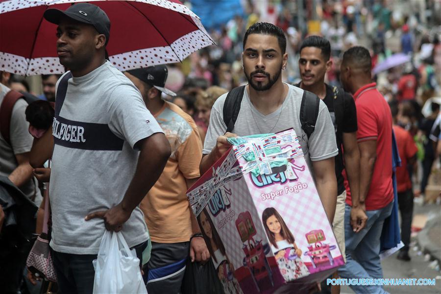 Compras de Natal lotam comércio em S?o Paulo
