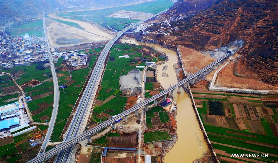 Nova se??o da linha ferroviária Lanzhou-Chongqing entra em opera??o