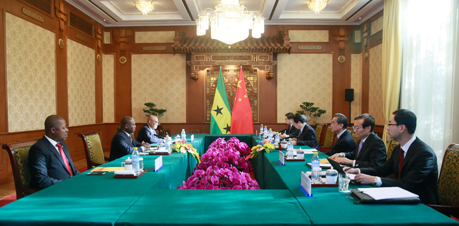 Wang Yi se reúne com o ministro das Rela??es Exteriores de S?o Tomé e Príncipe