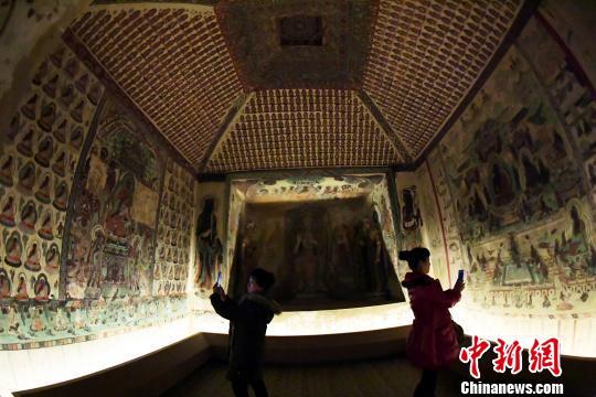 Exposi??o sobre as Cavernas de Dunhuang é realizada no sudoeste da China