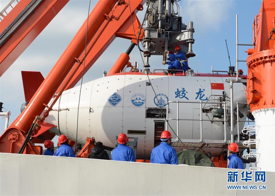 Submersível chinês realiza exercício em prepara??o para a 38a expedi??o