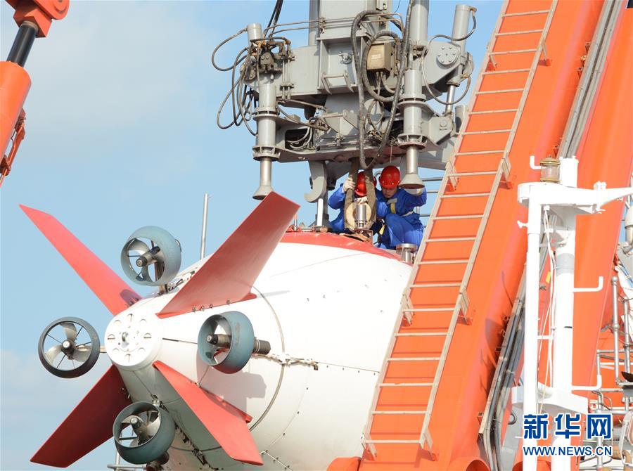Submersível chinês realiza exercício em prepara??o para a 38a expedi??o
