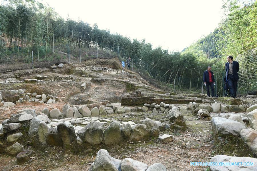 Relíquias do forno de porcelanas de Dongxi na província de Fujian
