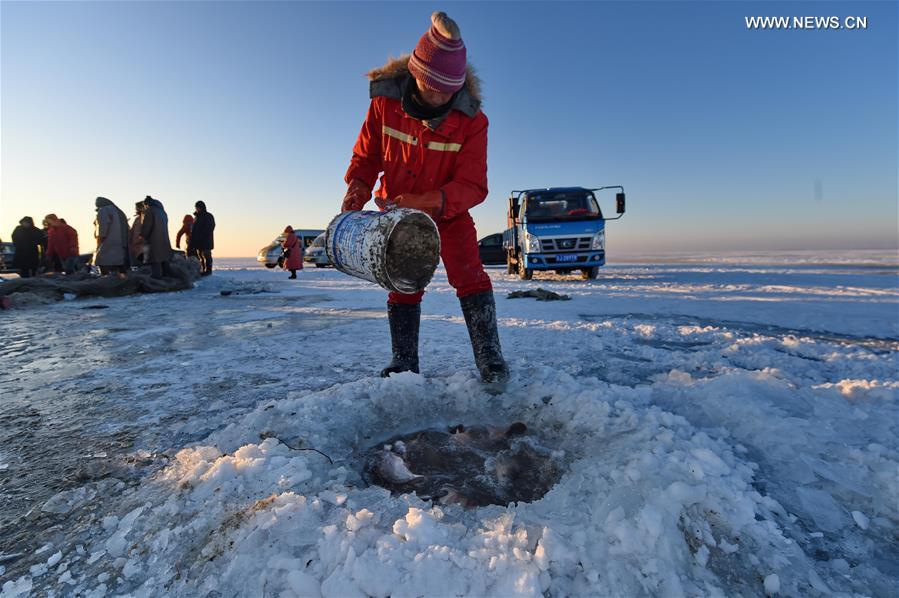 época de pesca de inverno iniciada com celebra??es no nordeste da China